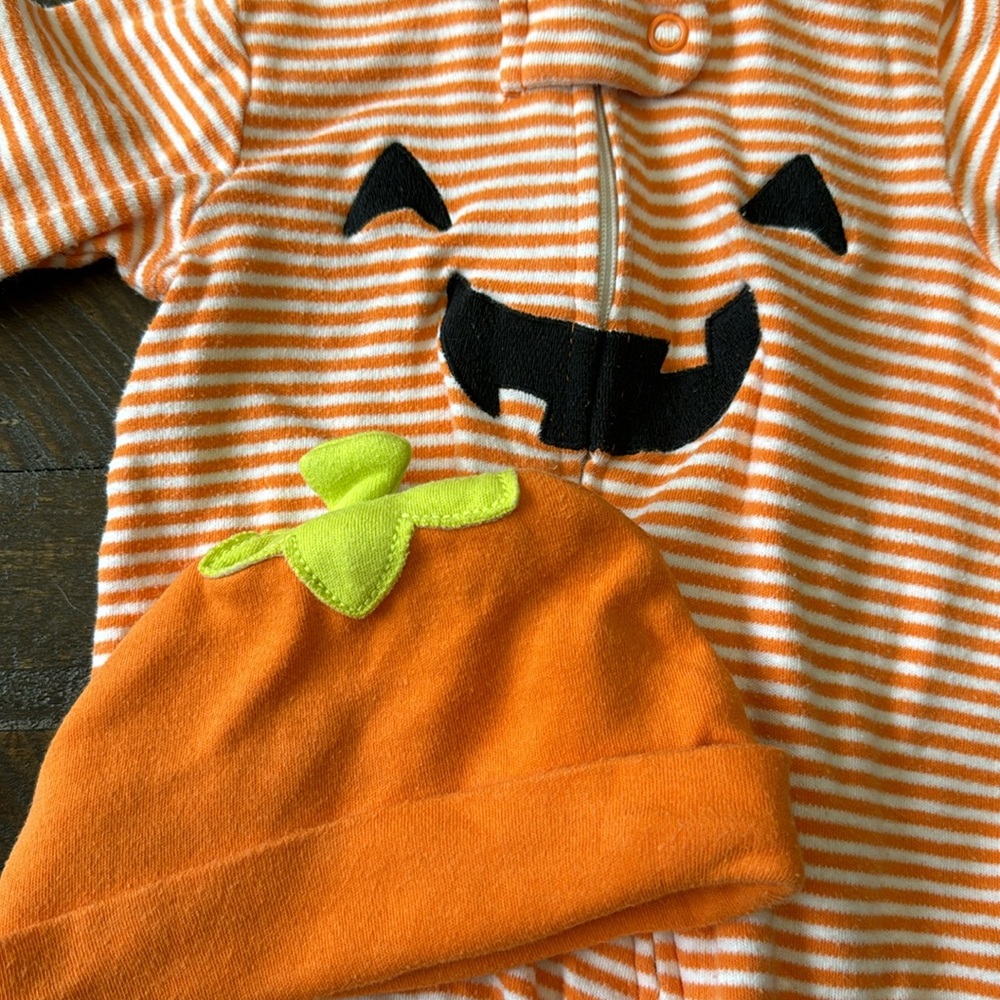 🎃 Halloween Pumpkin Zipper Footie 6M - Picture 2 of 2